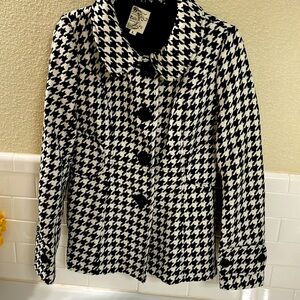 Gorgeous Houndstooth Lined Coat . Black and White . NEW without tags